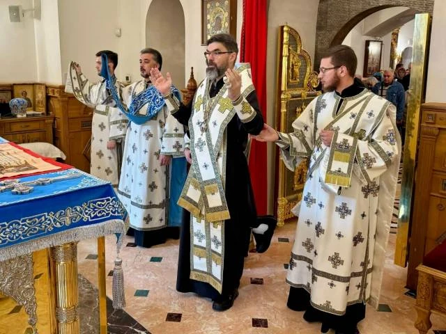 Митрополит Горловский и Славянский Митрофан впервые после ранения принял участие в бого...
