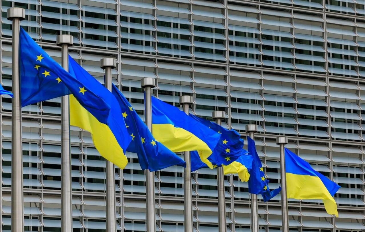 Евросоюз не сможет даже частично заменить Украине Starlink раньше 2029 года, признали в...