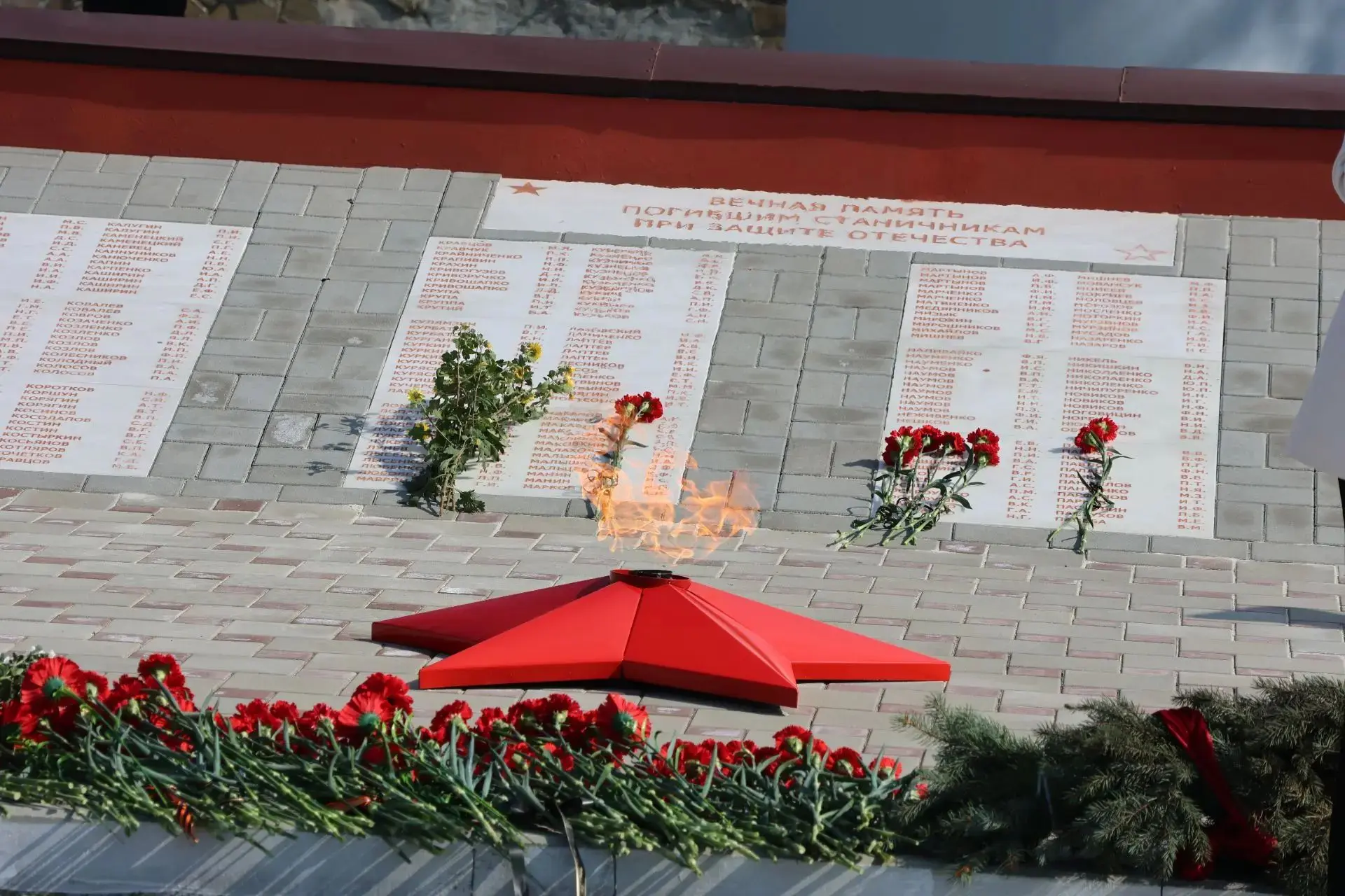 Кавказская помнит своих героев.