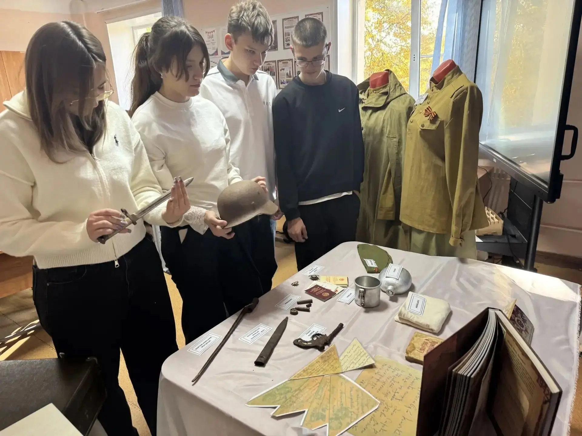 📸 Живая история: в Октябрьском центре образования представили архивные документы об об...