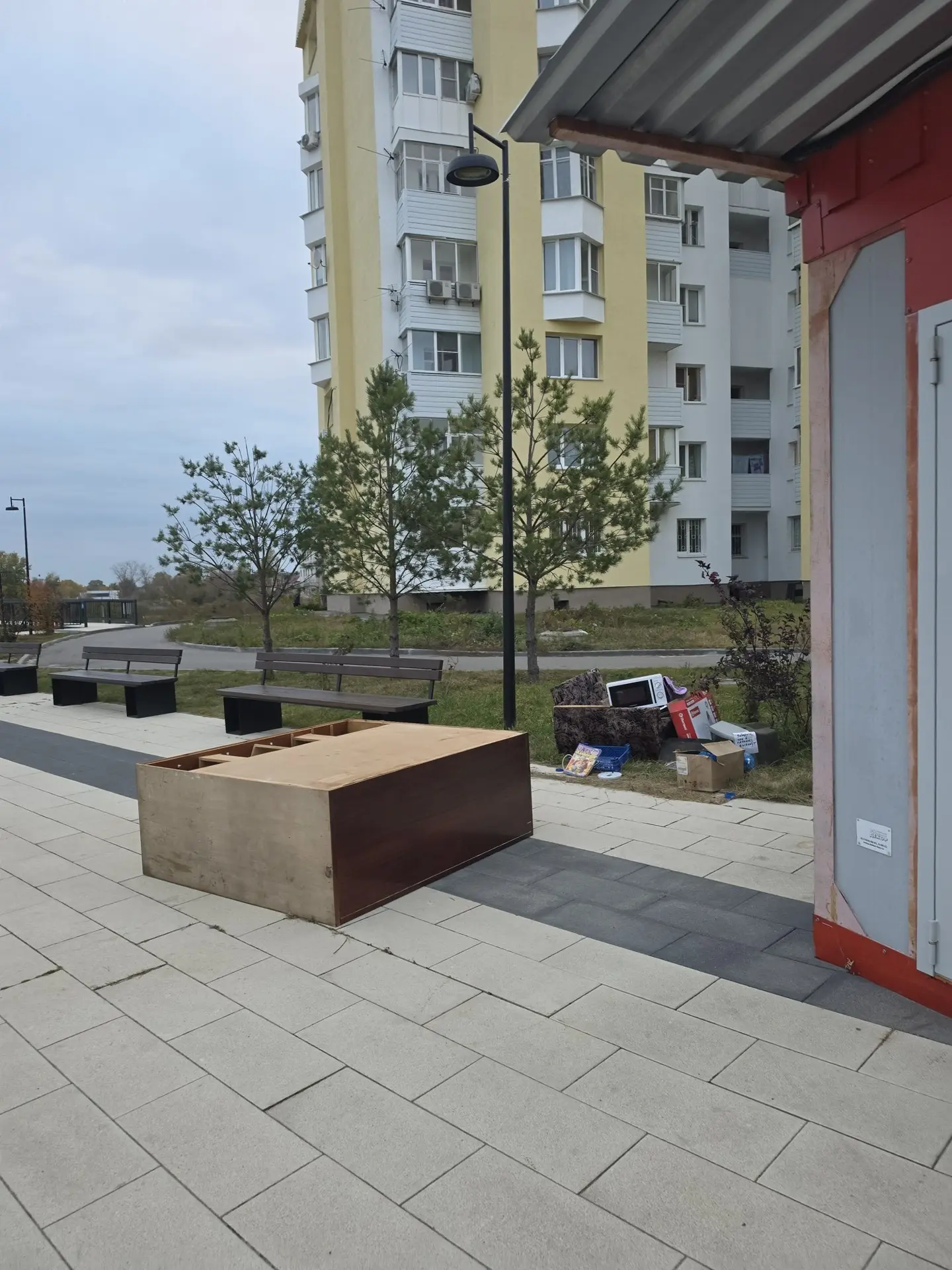 Странную благотворительность заметили жители Бора.