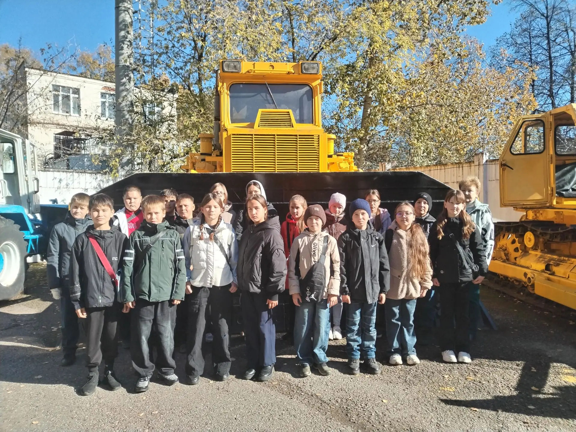🚌 Экскурсионная поездка в Чебоксары: история города и мощь техники 🚜