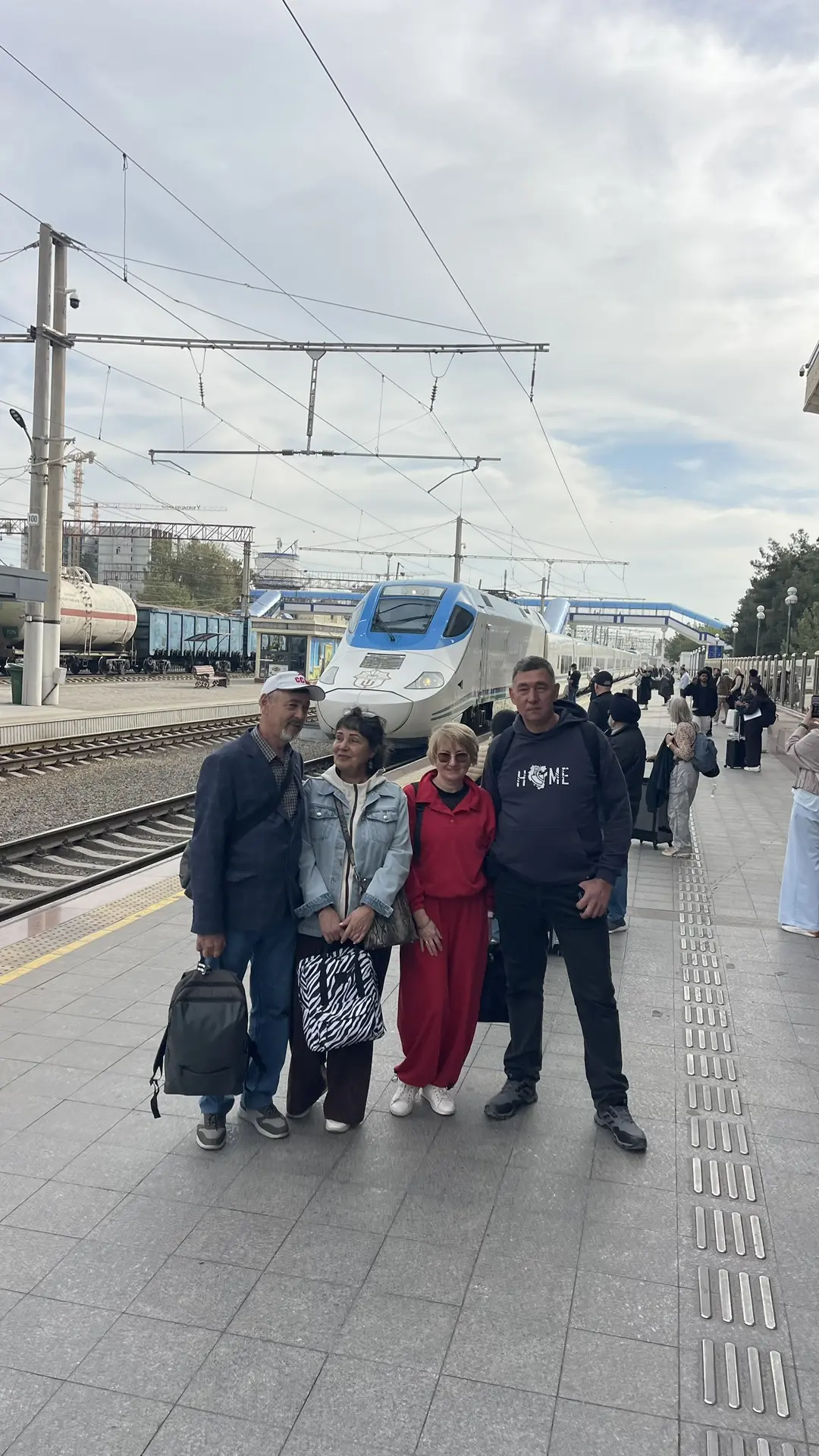 Рад встрече с нашими туристами в Самарканде. Они выехали в Бухару! Люблю туризм! 🔆🍇🤝...