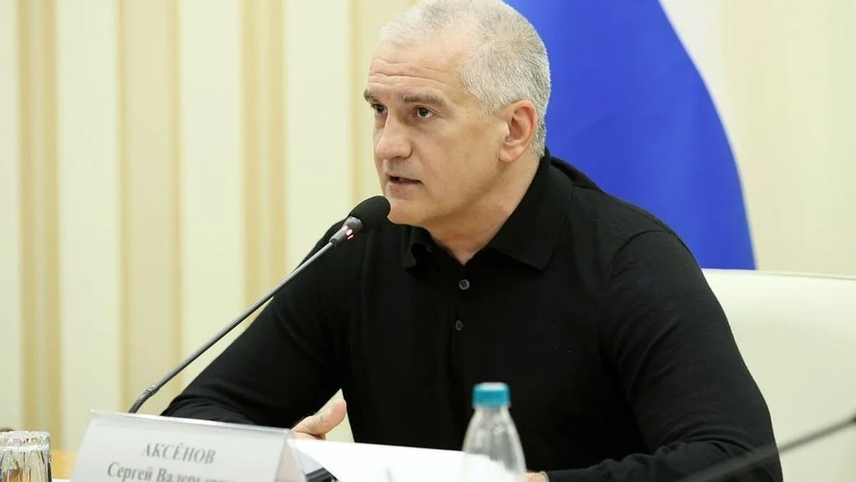 Аксенов предупредил крымских чиновников об увольнении после трех выговоров