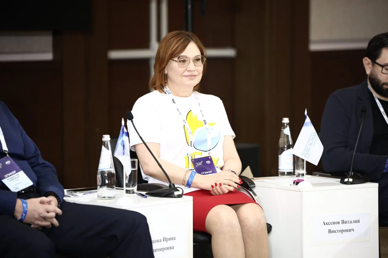 Руководитель таксопарка «Титан» Ирина Донскова представила систему iFox, предоставляющу...