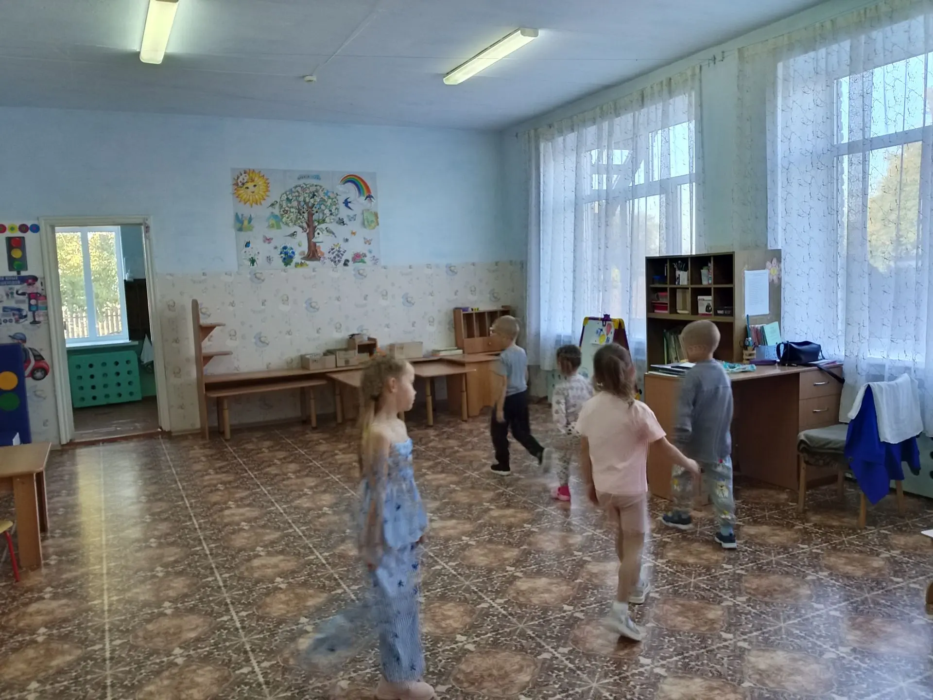 Зарядка-это традиционное начало дня в нашей группе. Ребята с радостью выполняют ОРУ, чт...