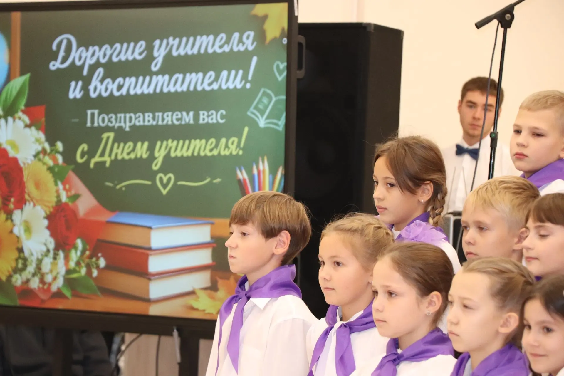 Уваровские педагоги принимают поздравления с Днём учителя💐⁣
