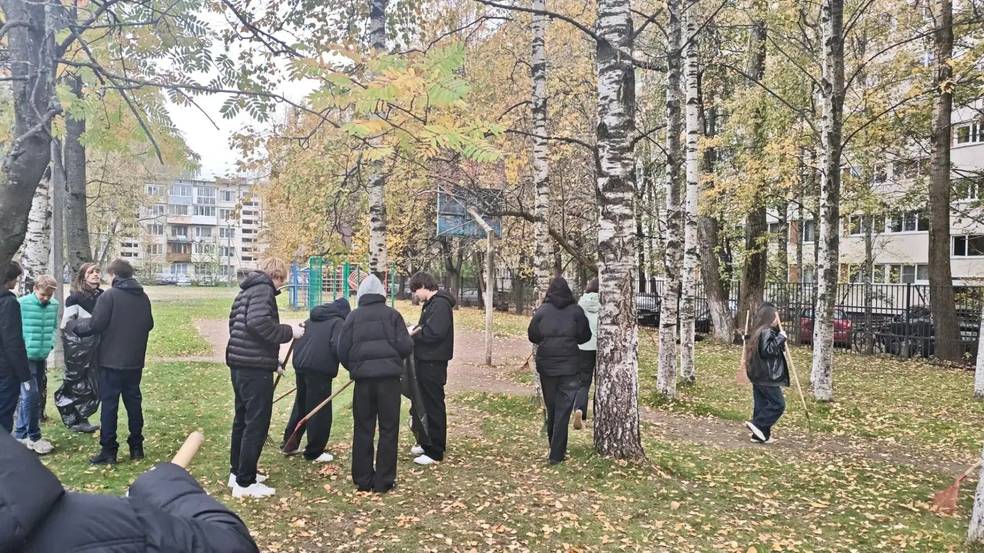 Субботник в школе: «Вместе делаем мир чище и красивее» 🍀