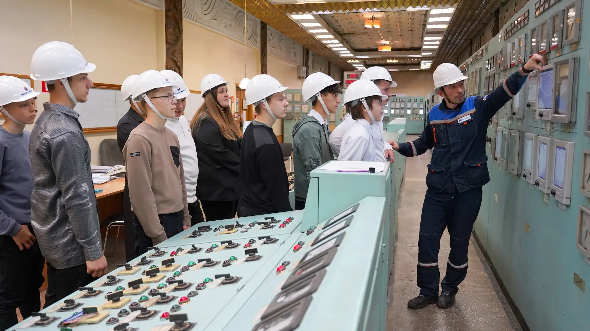 😁На Магаданской ТЭЦ прошла профориентация экскурсия для девятиклассников школы № 28. Е...