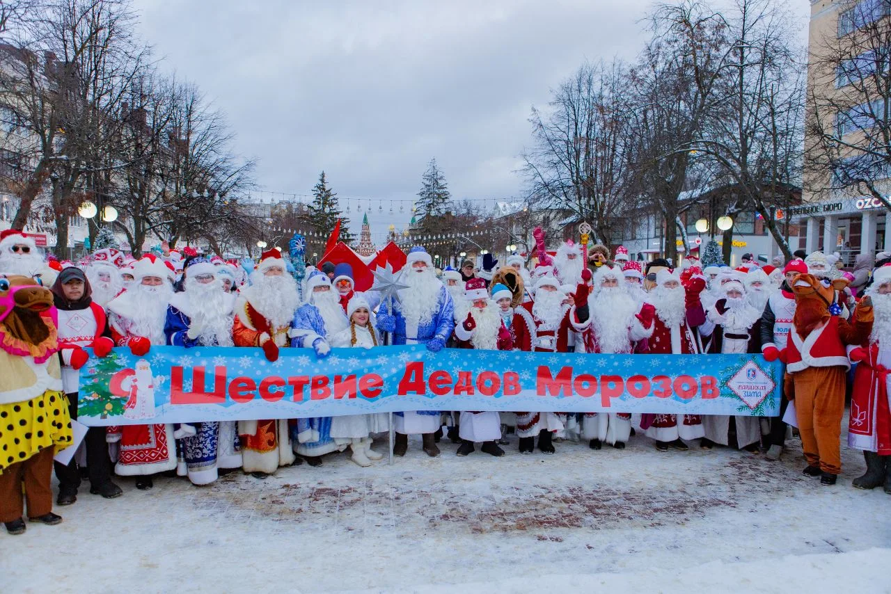 ❄В столице нашей Республики прошло яркое и веселое ШЕСТВИЕ ДЕДОВ МОРОЗОВ.