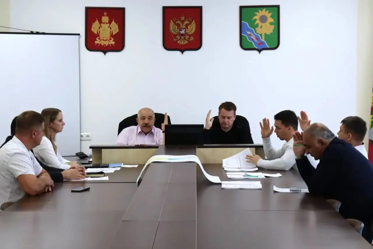 💡 В сельских поселениях Ейского района обновляют уличное освещение