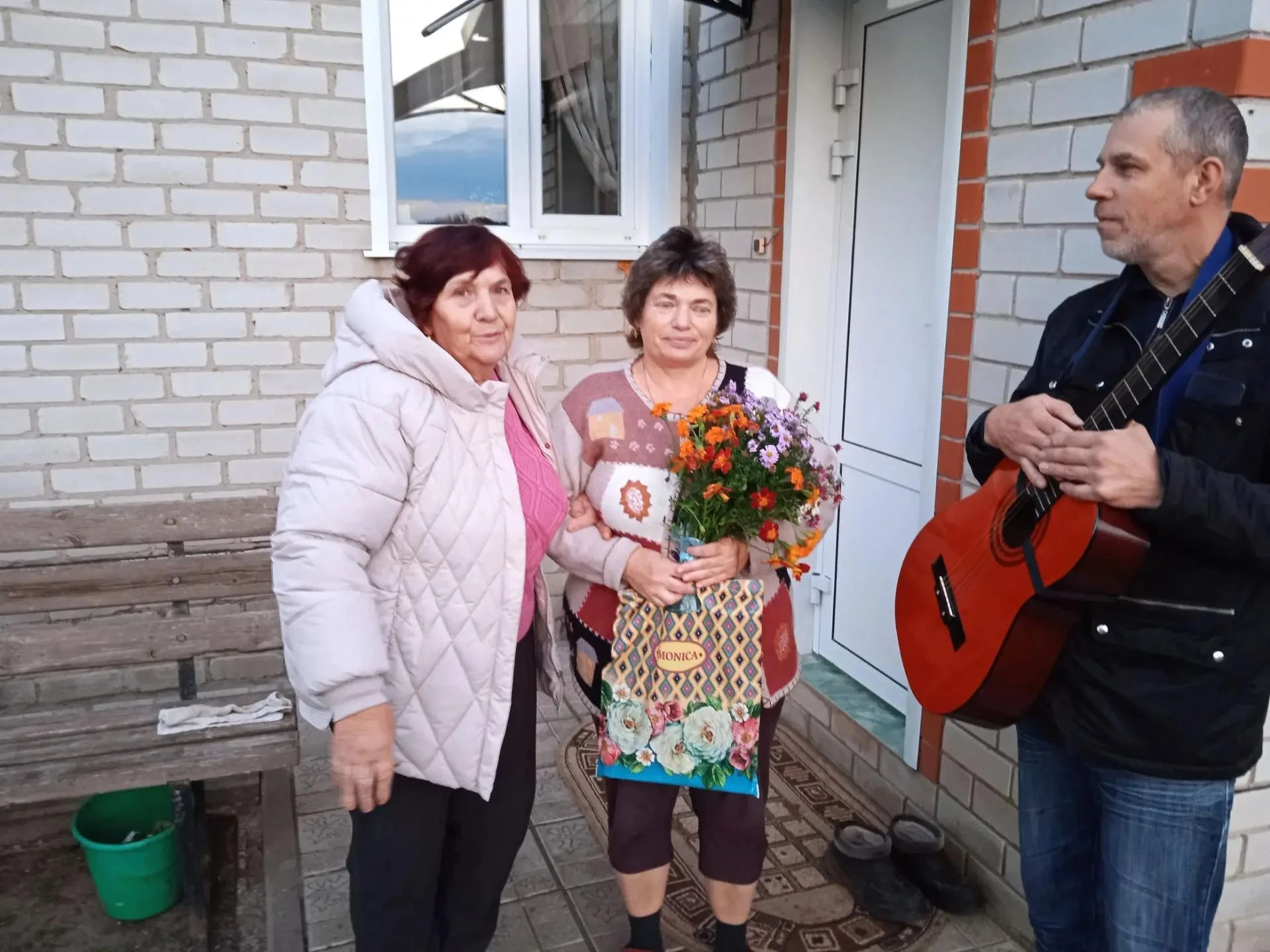 5 октября Яблоновецкий СДК.Поздравление на дому .Учителей -- ветеранов с профессиональн...