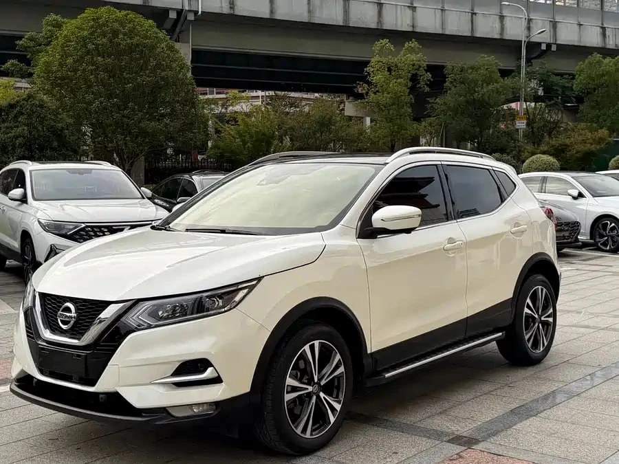 Nissan Qashqai 2.0L CVT XV Prem Deluxe Edition