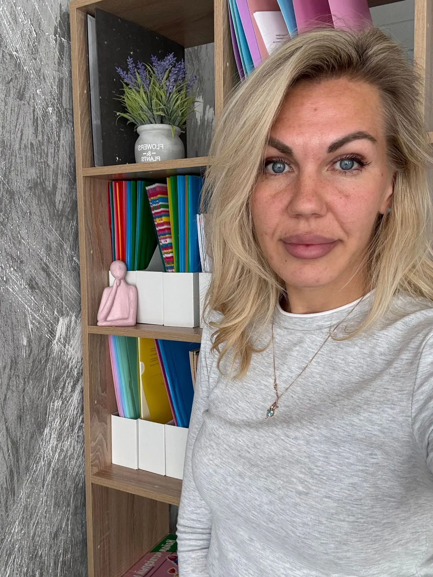 Я люблю свою работу, и готова прийти в свой уютный кабинет даже в воскресенье 🙂