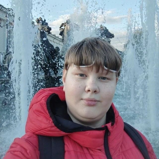 понравился мальчик.очень красивый учится в 7а школе номер 12