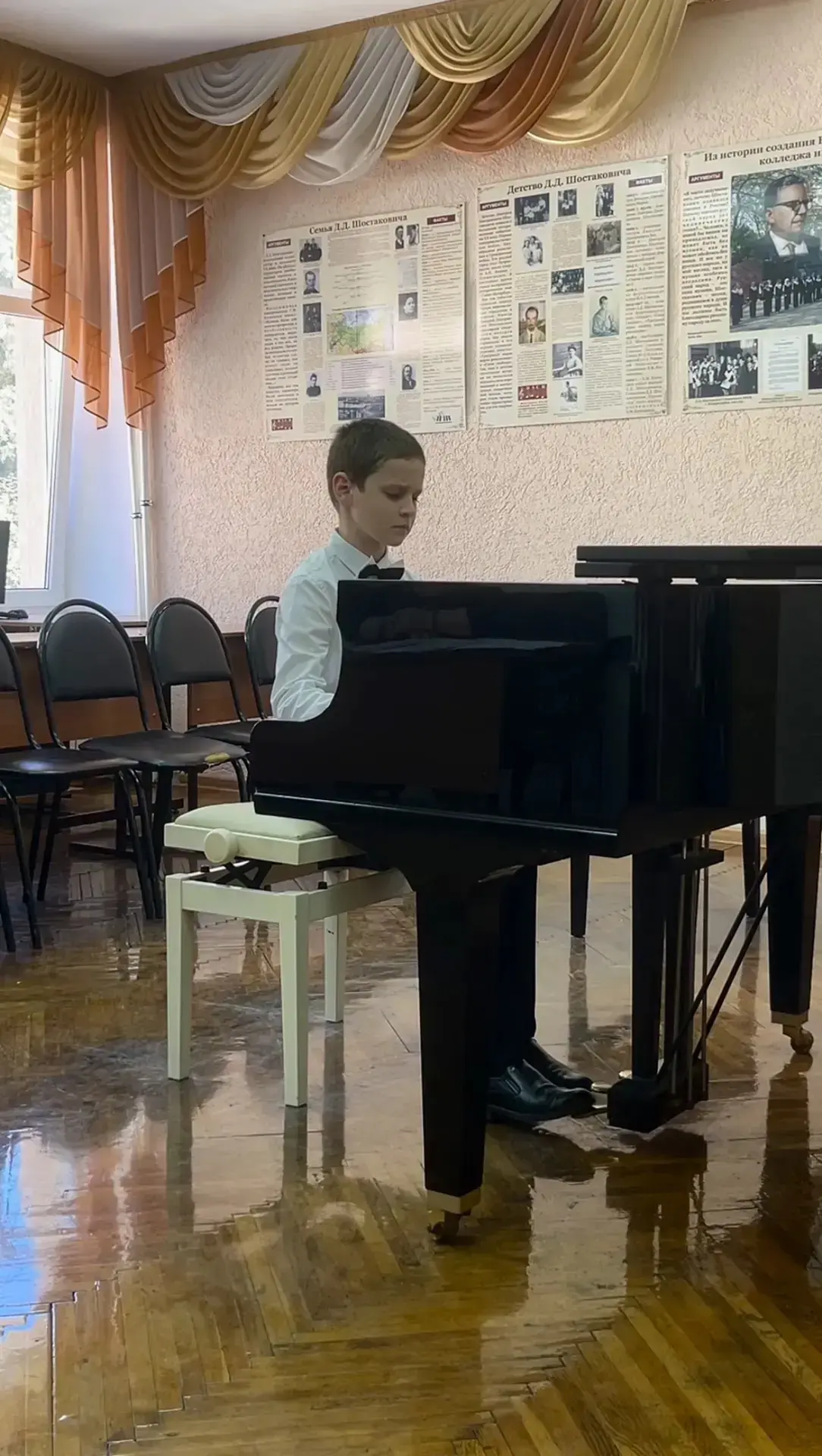 Сегодня, 4 октября, в Новороссийском музыкальном колледже им. Д. Д. Шостаковича прошёл ...