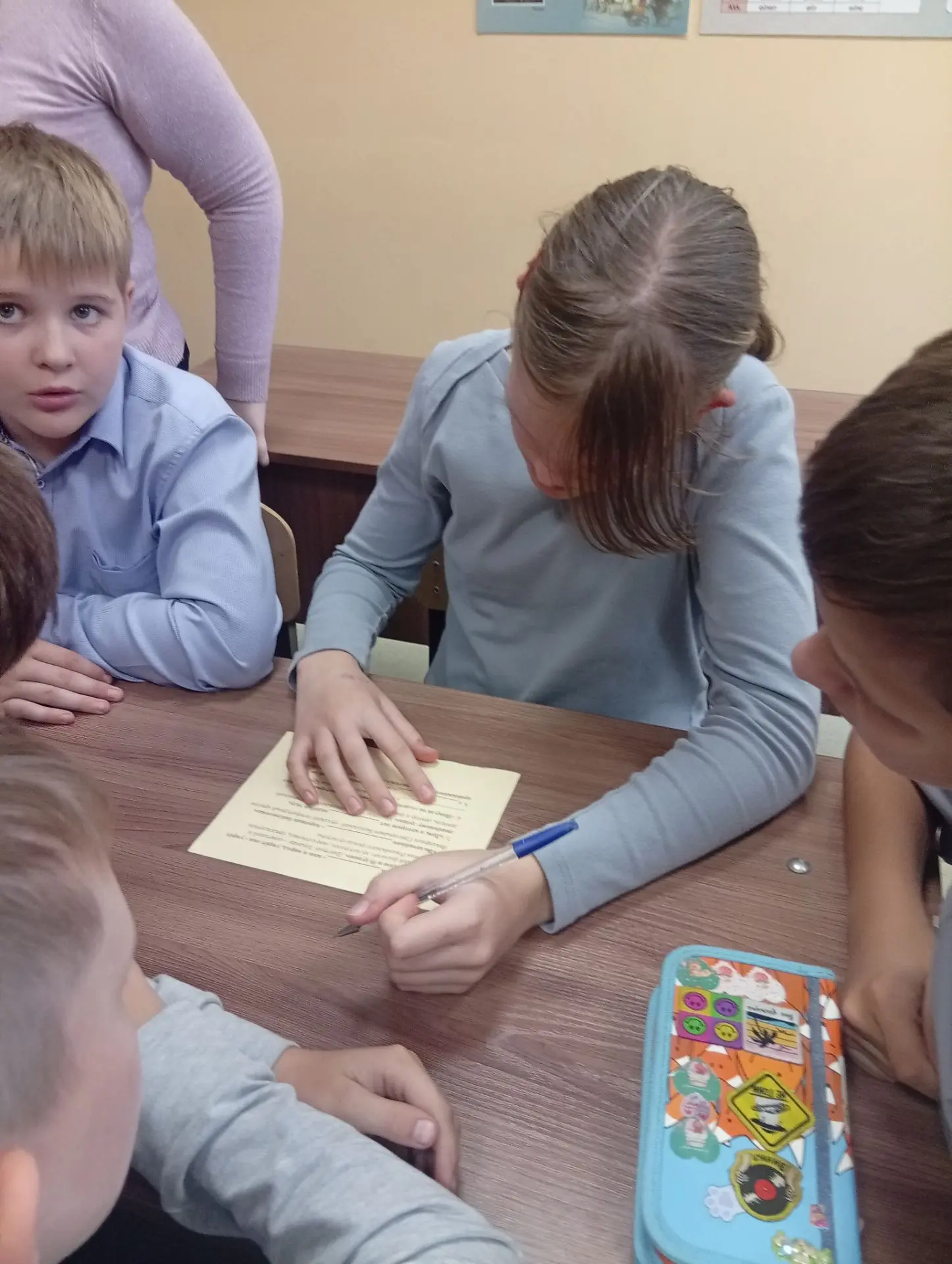В рамках месячника школьных библиотек в 5А и 5Б классах прошла увлекательная квест-игра...