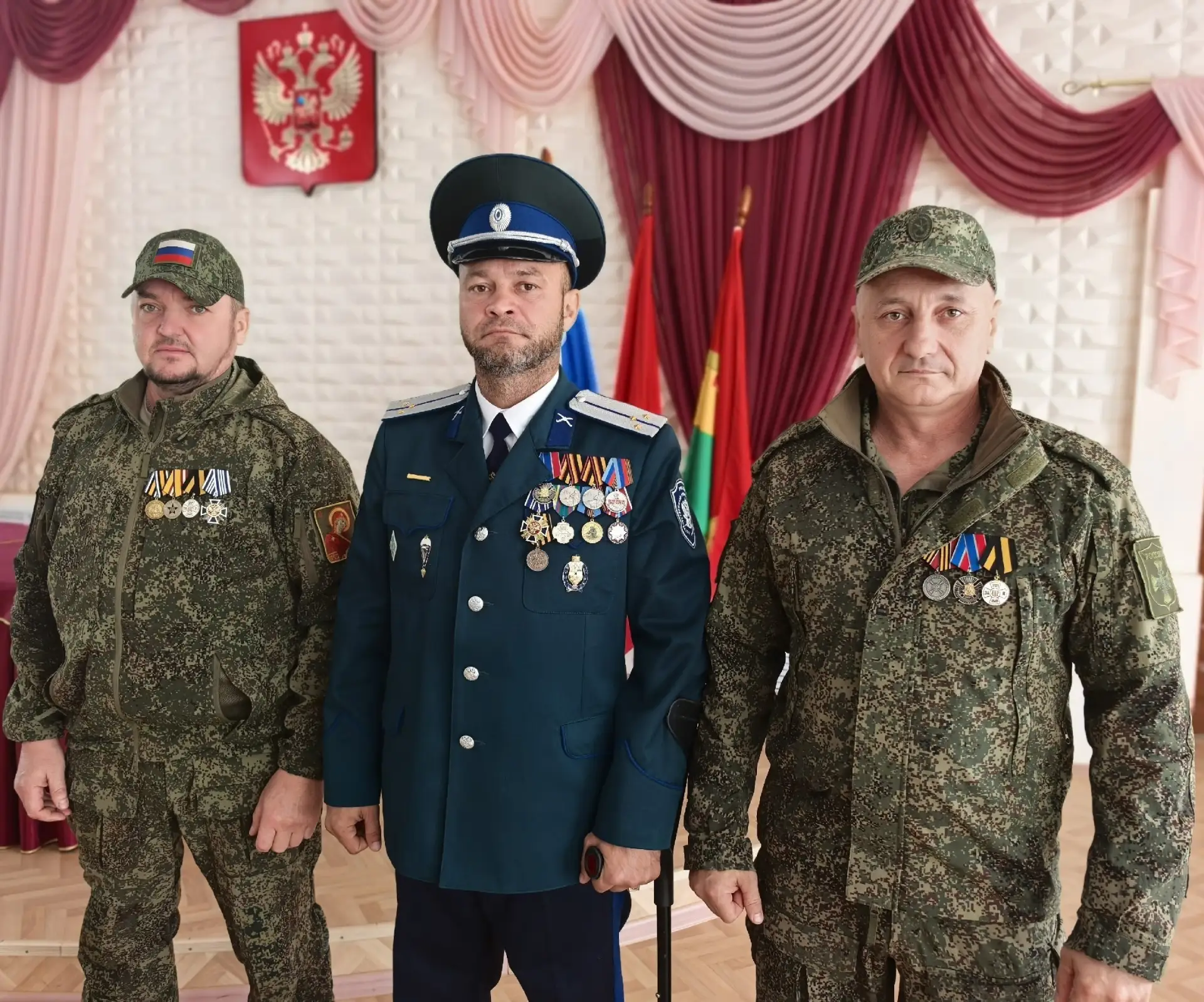 Живут в нашем городе три товарища - Владимир Иванов, Александр Есаулов и Дмитрий Филипп...