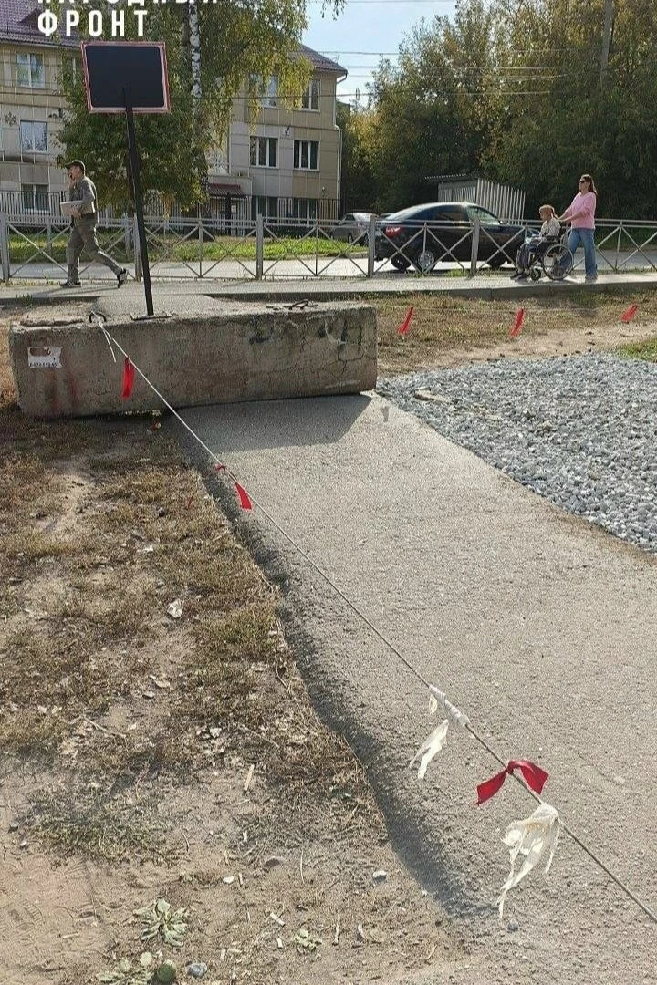 На Баранова, 50 демонтировали самодельную парковку