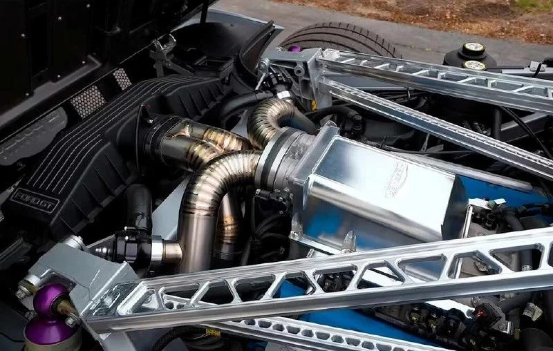 Американское ателье Boden Autohaus представило тюнингованный суперкар Ford GT 2005 года.