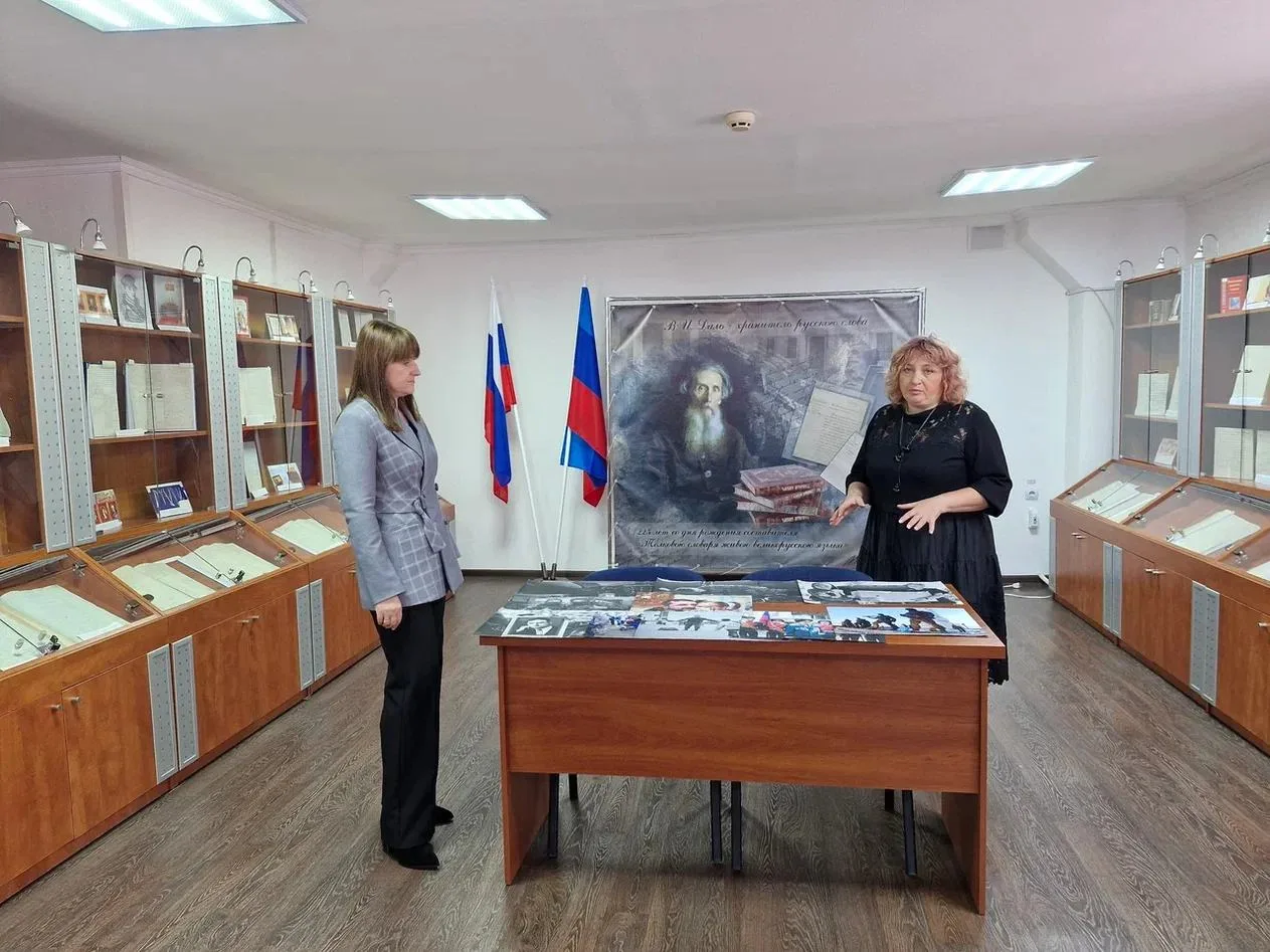 🏛 Фотоработы Александра Филя переданы в Государственный архив ЛНР