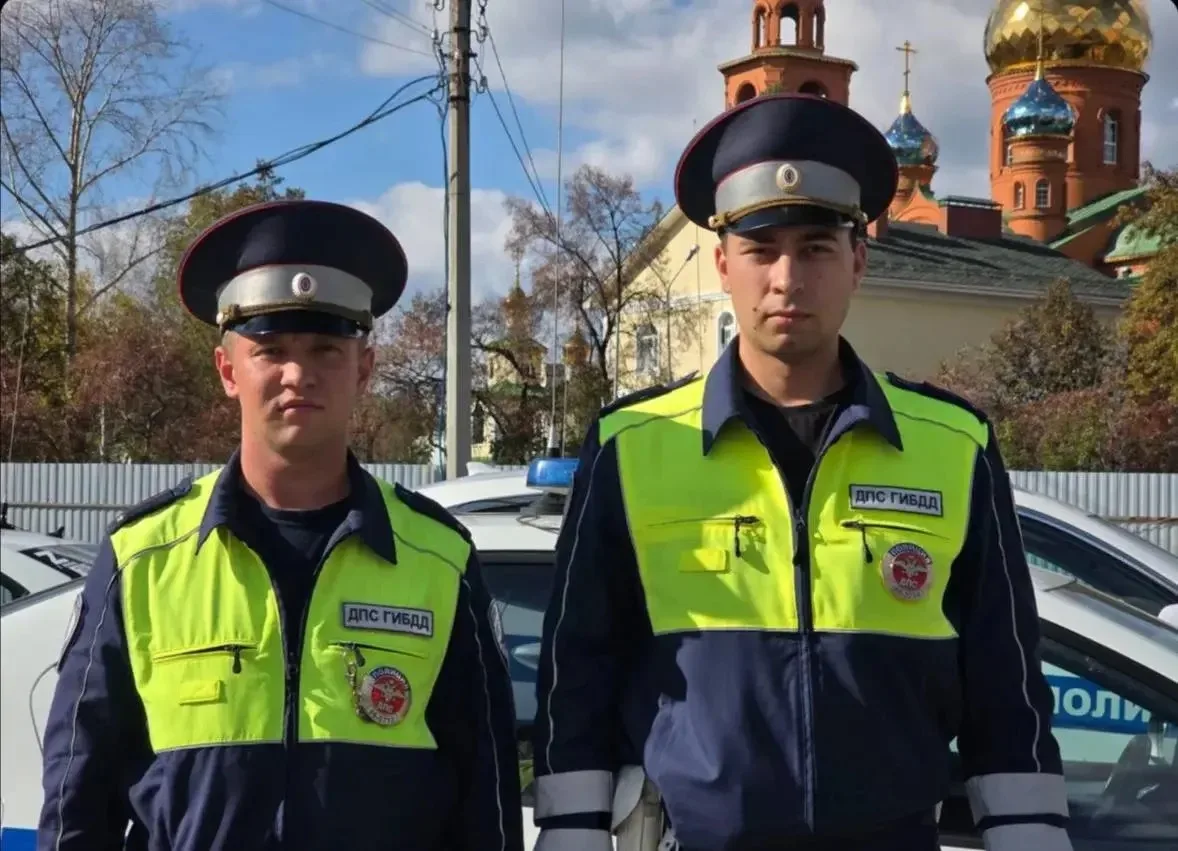 Автоинспекторы в Свердловской области помогли будущей маме вовремя добраться до роддома.
