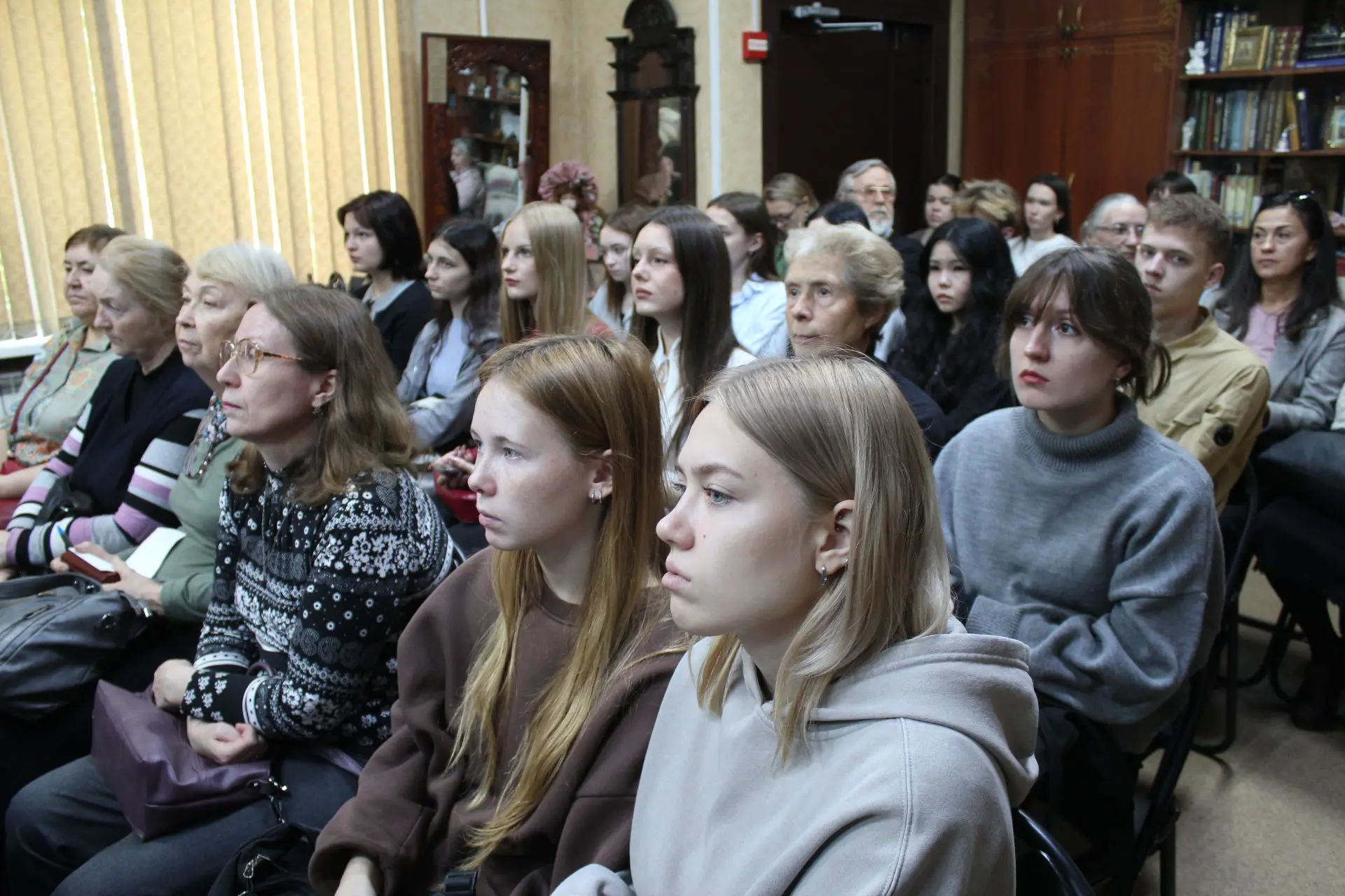📜 В музее редкой книги прошла лекция об истории храмов города Барнаула