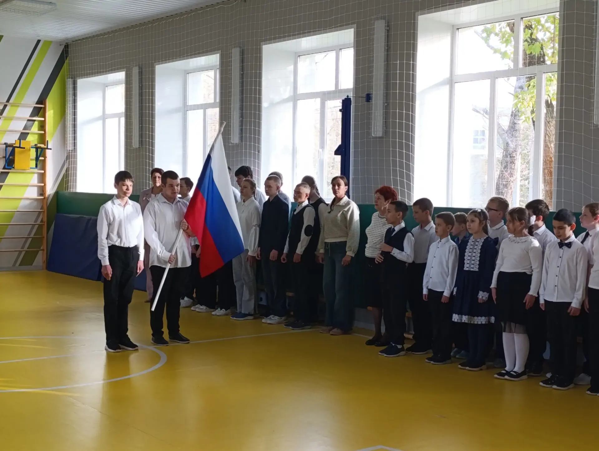 5 октября традиционная торжественная линейка в школе была посвящена Дню Учителя. Утро н...