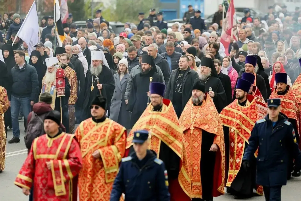 🙏 Крестный ход в честь Собора святых Челябинской митрополии прошел в Челябинске