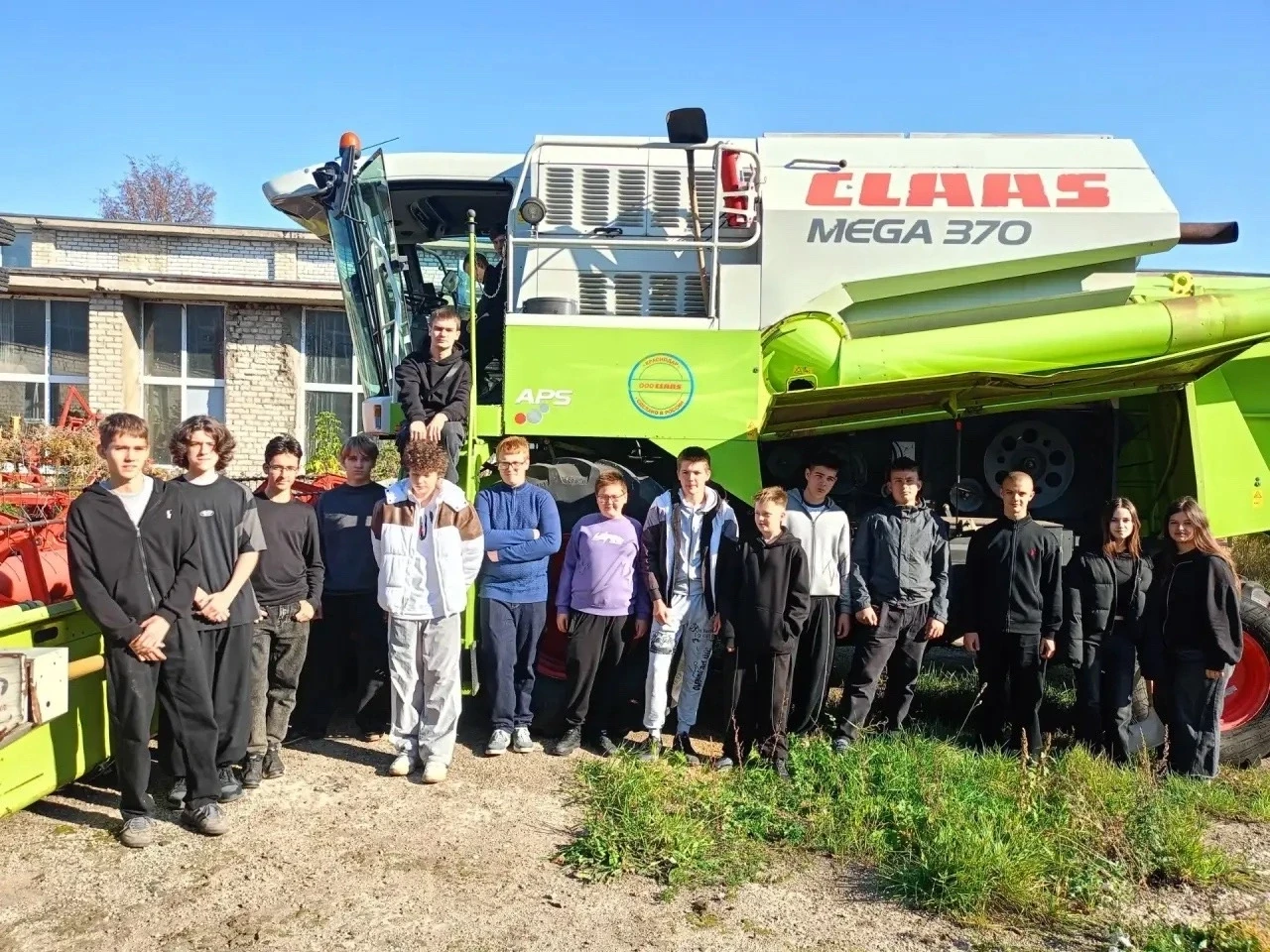 🚜Ученики МБОУ им. Л. Н. Толстого вместе с Щиголевой Л. В. побывали в Данковском агропр...