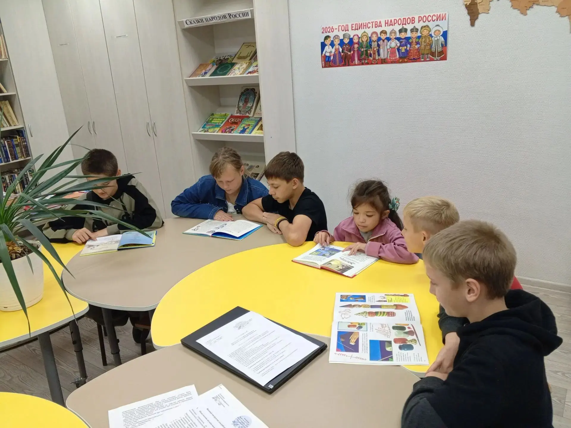 Где живут сказки: путешествие в мир книг 📚😍