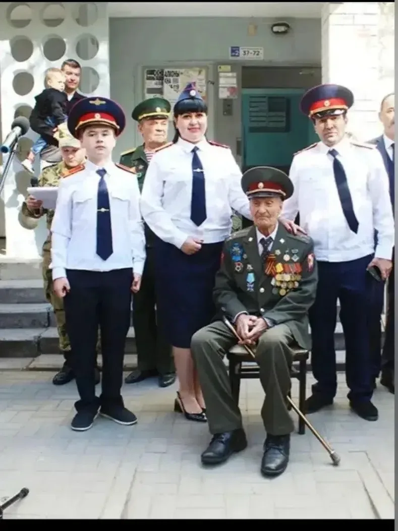 Кадеты нашей школы проявляют активную гражданскую позицию. На каникулах совместно с сот...