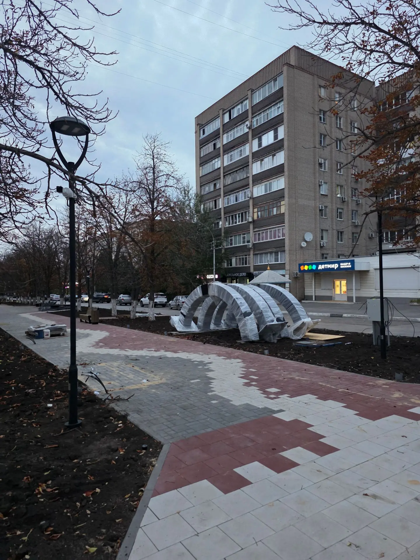 ⚡️На проспекте Металлургов завершаются работы по благоустройству