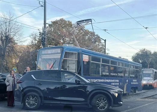 Пострадала женщина - водитель «Мазды». Подробности ДТП на улице Спасской