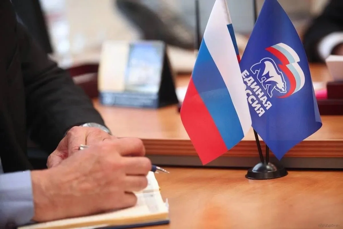 🇷🇺 В Магадане депутаты «Единой России» помогли многодетной маме с капитальным ремонто...