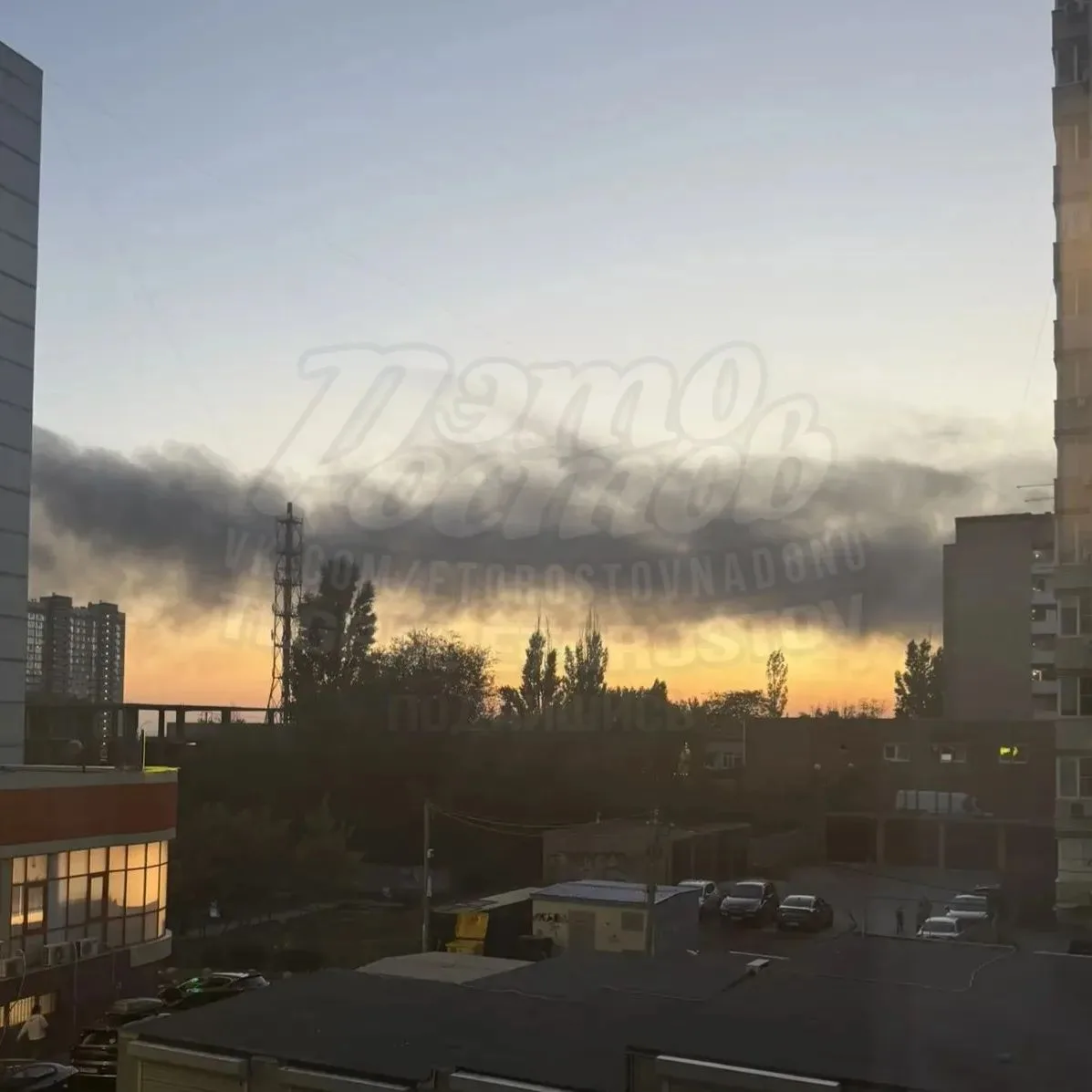 🔥 Пожар уже третий день полыхает на Западном... Сейчас восточный ветер, дым несёт в Аз...