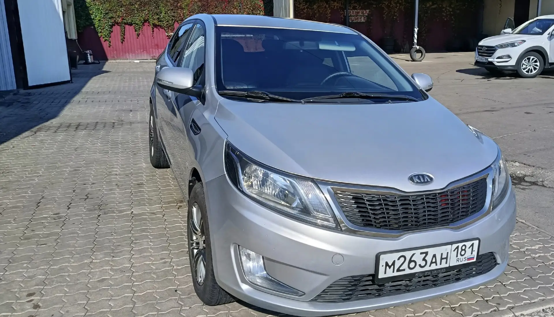 Продам свой автомобиль КИА РИО хэтчбэк, 2012 год.