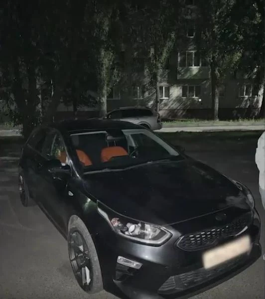 В Брянске из-за места для парковки соседка повредила автомобиль