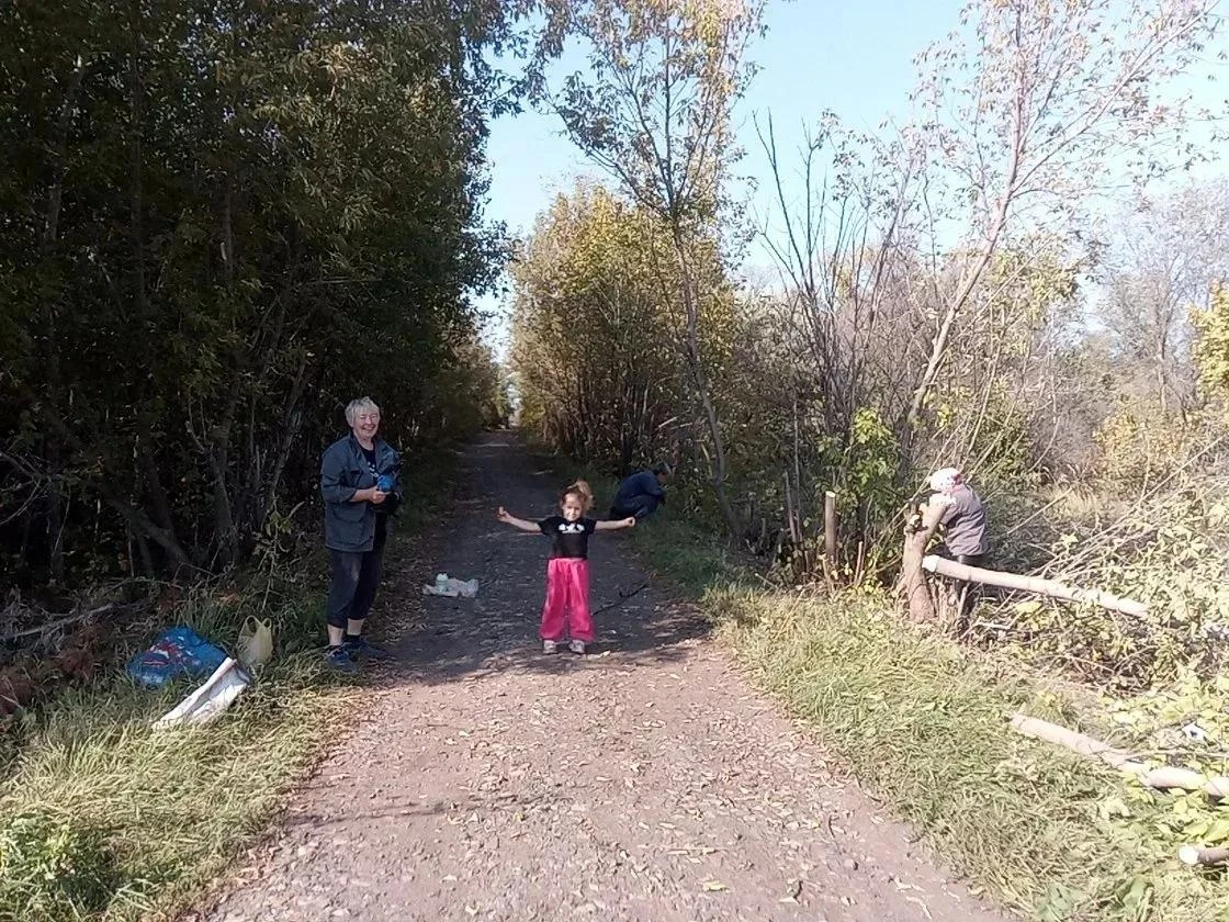 🤝 Благодаря активности жителей поселка Угорье дорога к электричке стала светлее и прос...