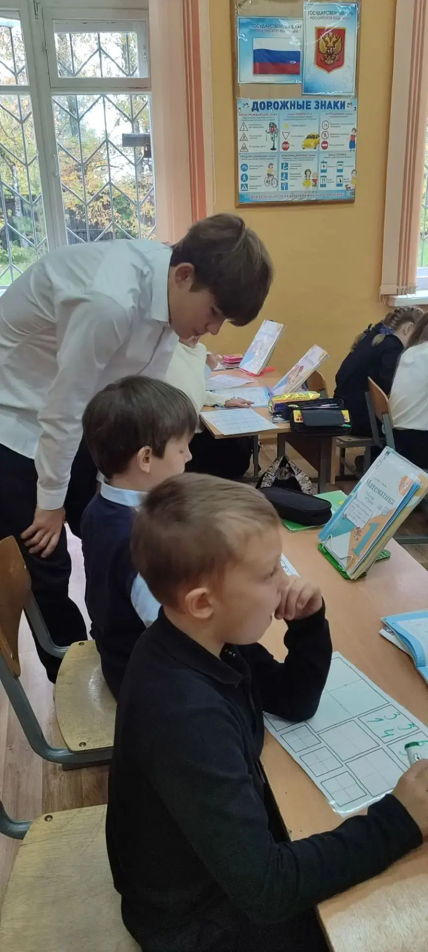 Сегодня в школе прошёл день дублёра. Ученики старших классов побыли в роли учителей и п...