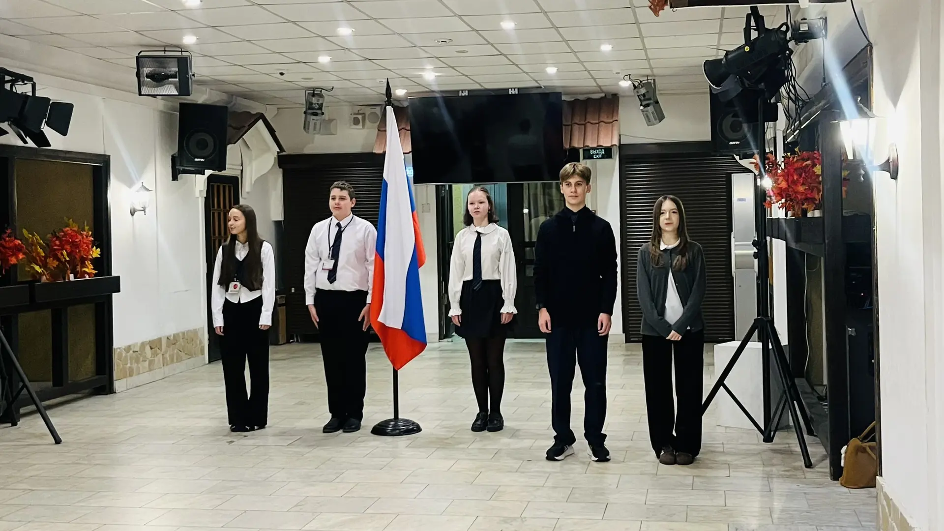 🇷🇺 С флагом — в новую учебную неделю!