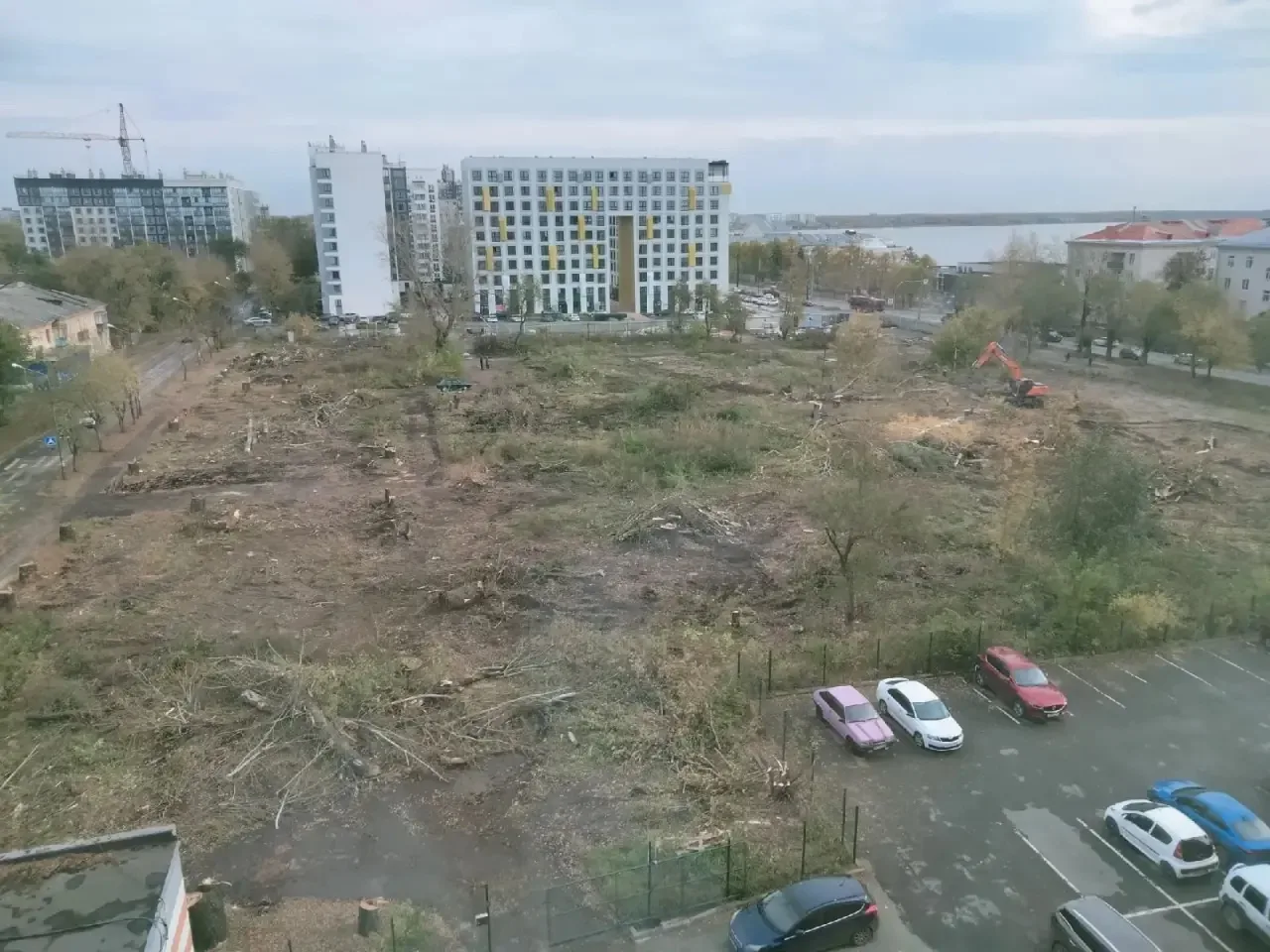 В Ленинском районе Челябинска уничтожили полувековой сквер