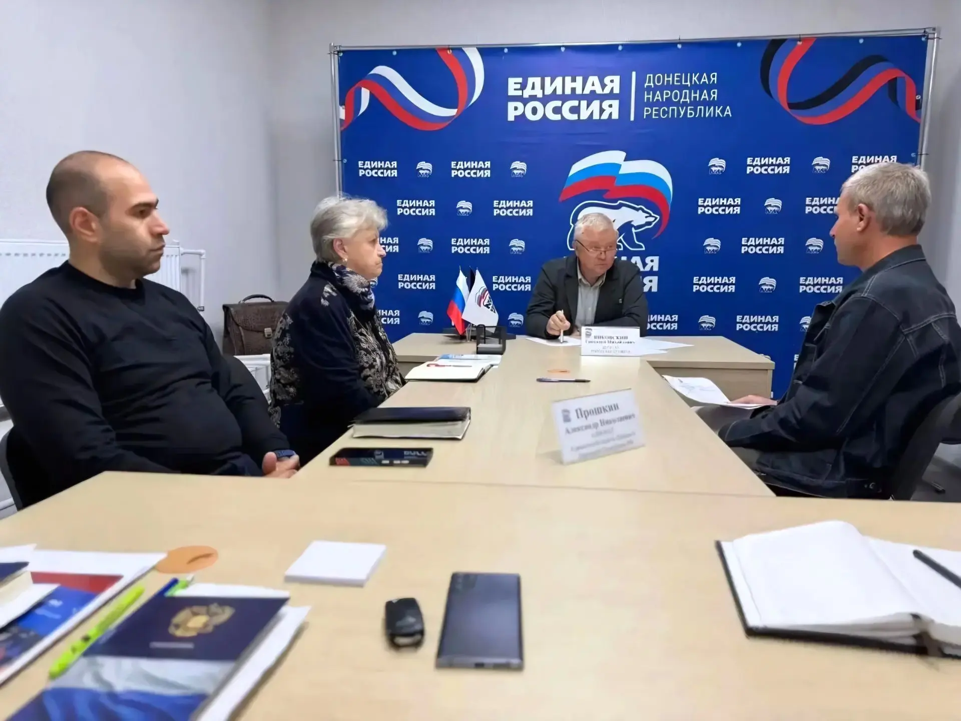 «С юридического на человеческий»: как мариупольцам помогают разобраться в сложных докум...