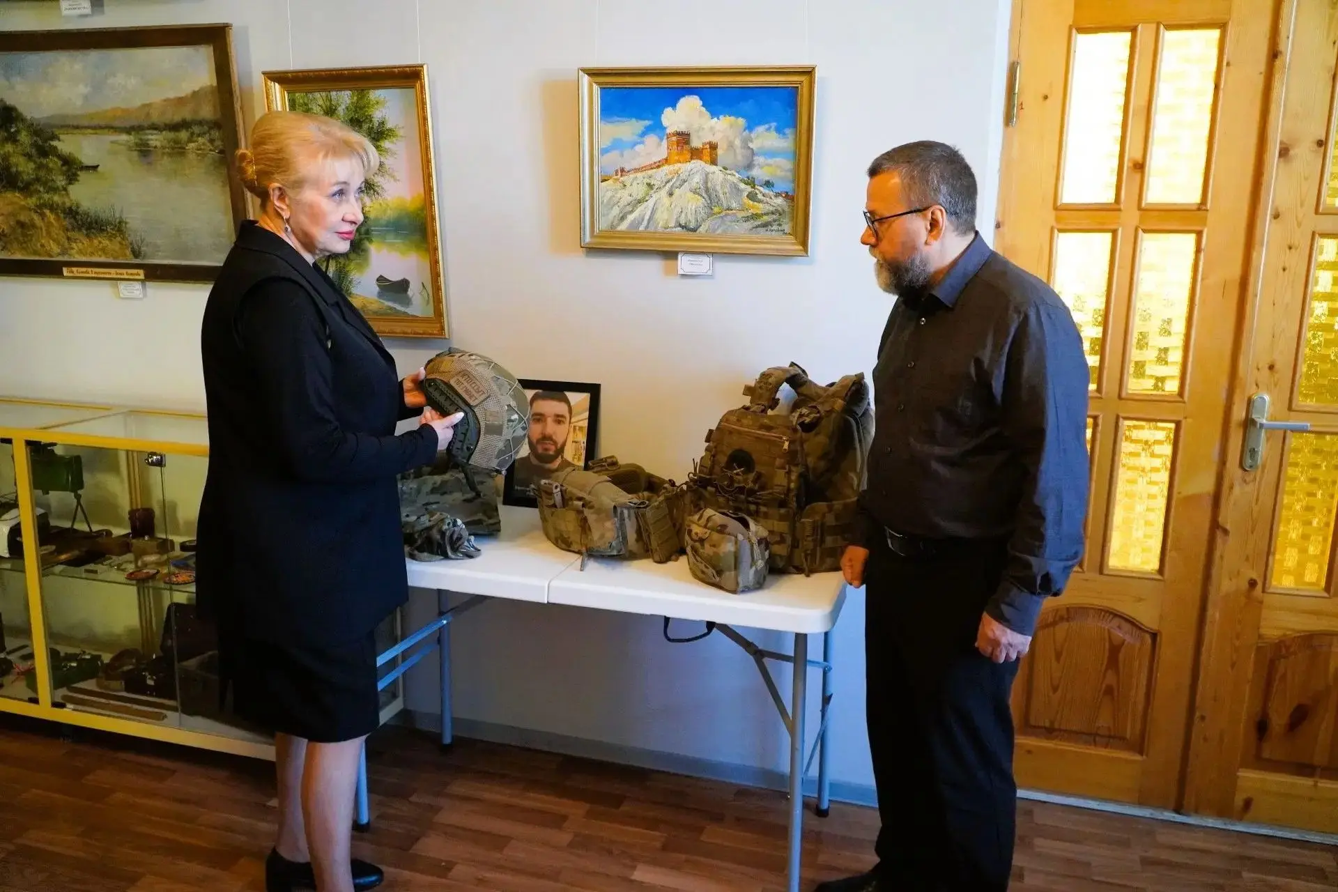 По просьбе войсковой части и родных передала в музей вещи погибшего земляка — ефрейтора...