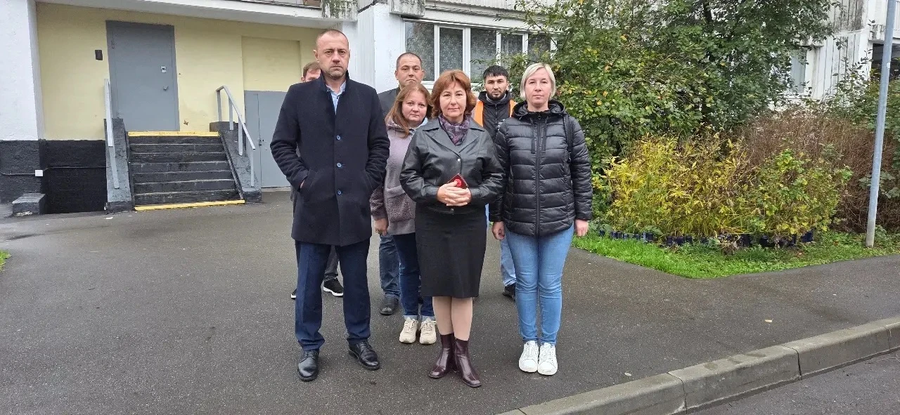 📆 Вчера глава управы Гусева Наталия Юрьевна провела еженедельный обход территории корп...