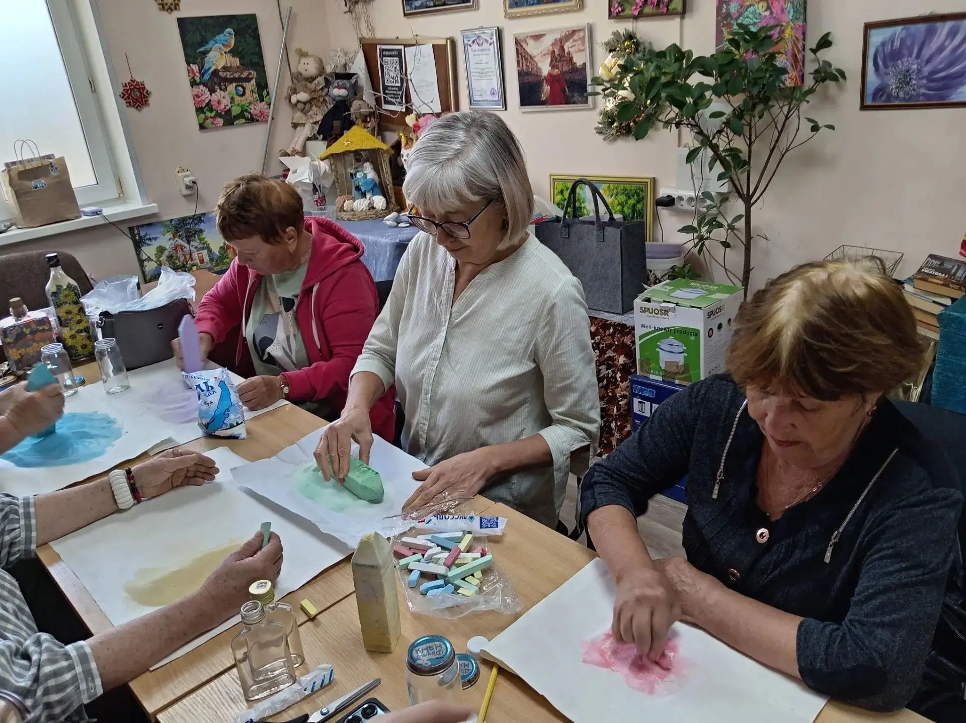 🎨 В клубе с. Новинка состоялось творческое занятие, на котором участники учились созда...
