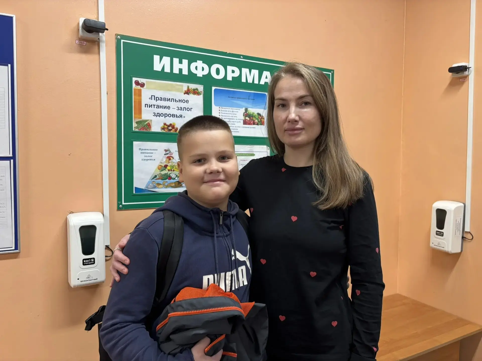 Еженедельно в школе проходит общественный контроль питания с участием родителей.