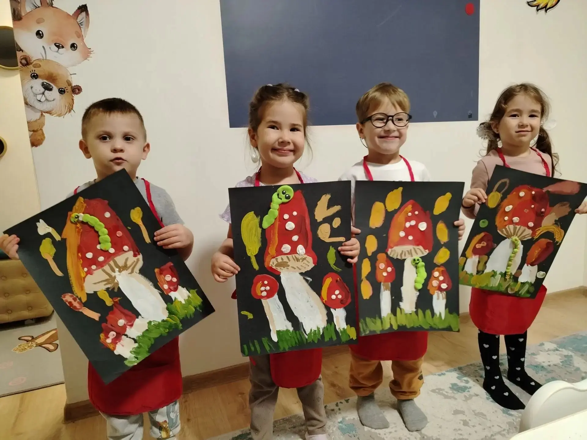 Чудесные мухоморчики получились у нашей группы "Цветные ладошки"😍