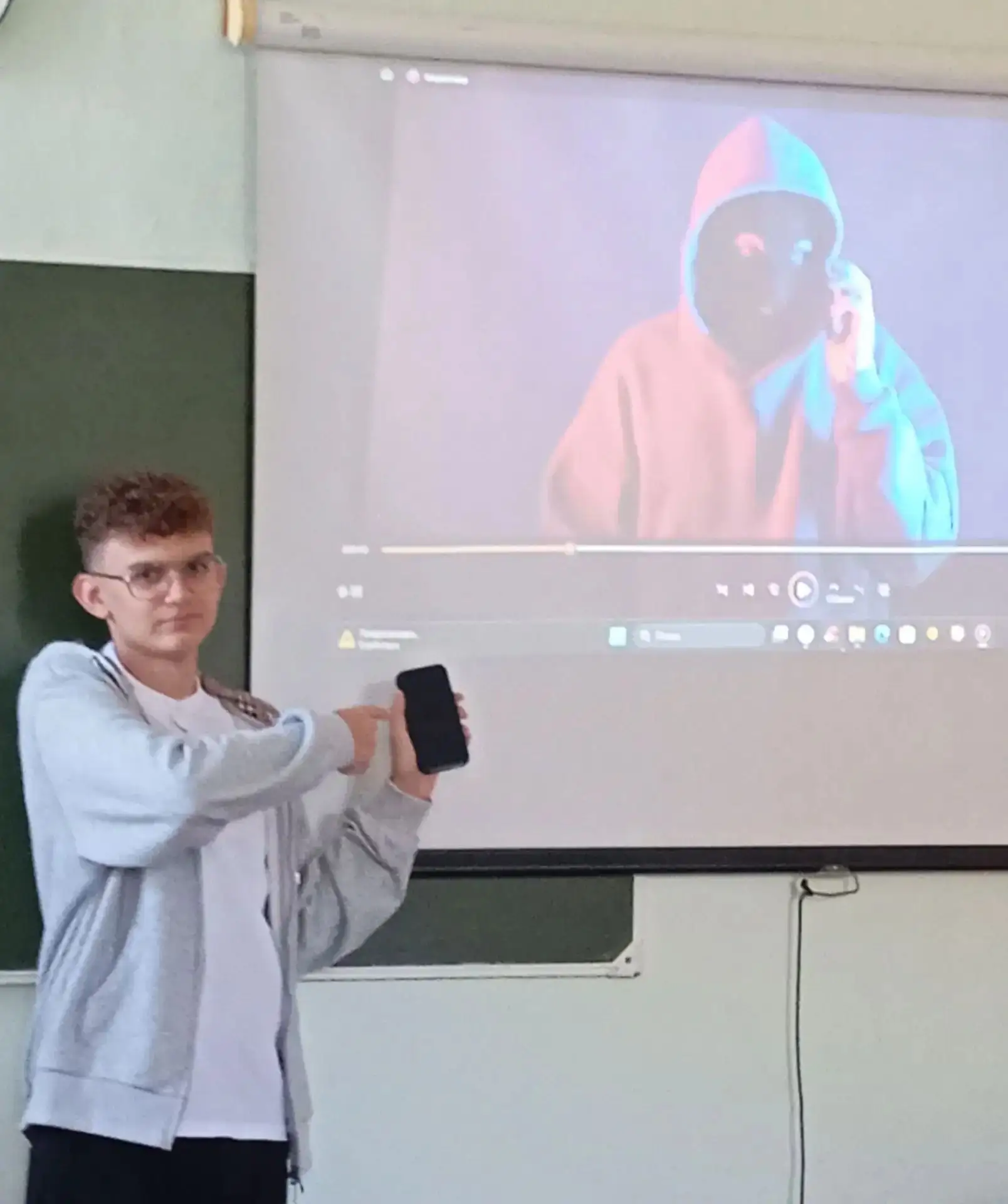 Каждый понедельник в школах нашей стране проходит занятие из цикла " Разговоры о важном...