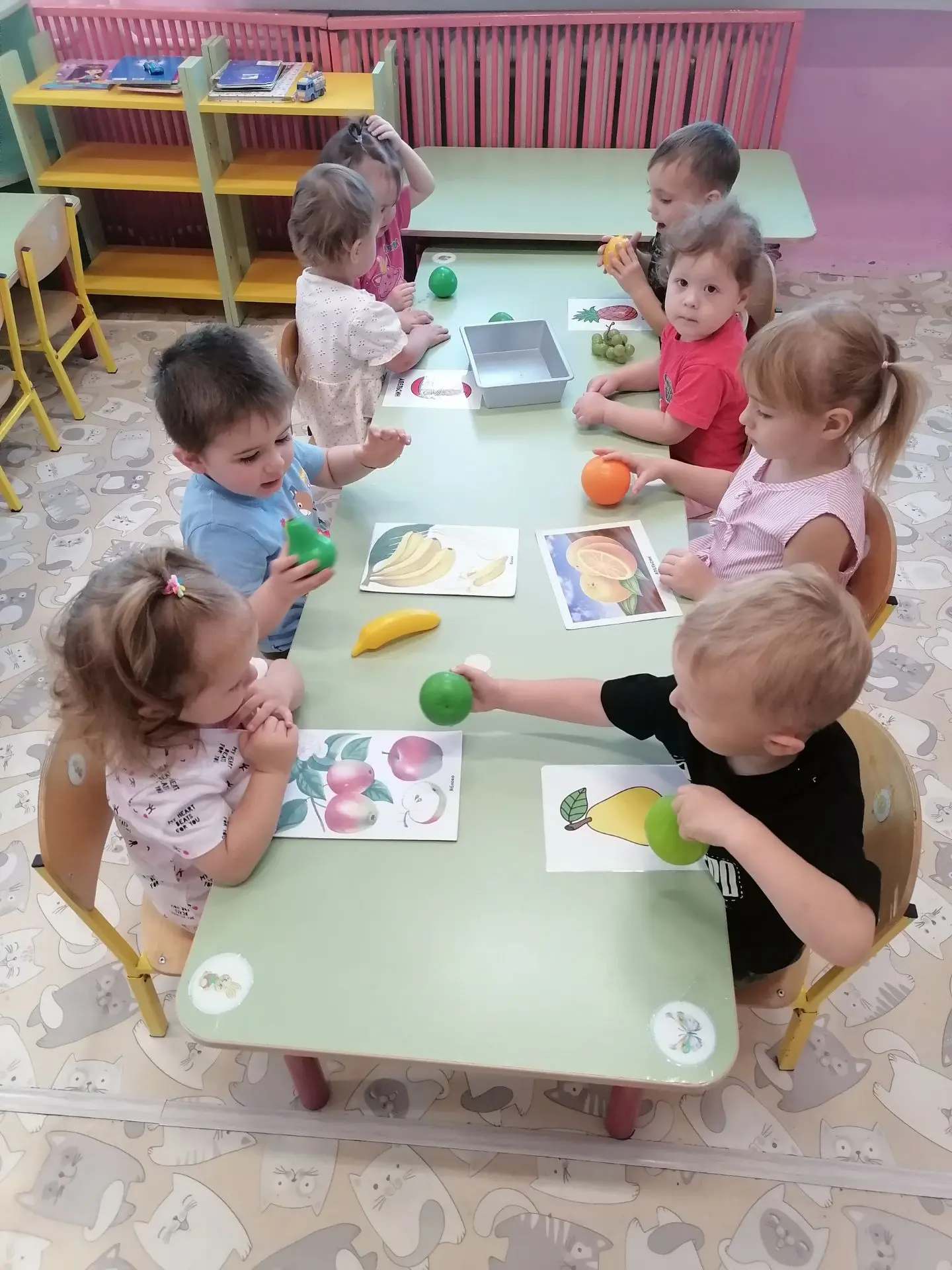 🍌 Фруктовое приключение: неделя ярких открытий в первой младшей группе! 🥝